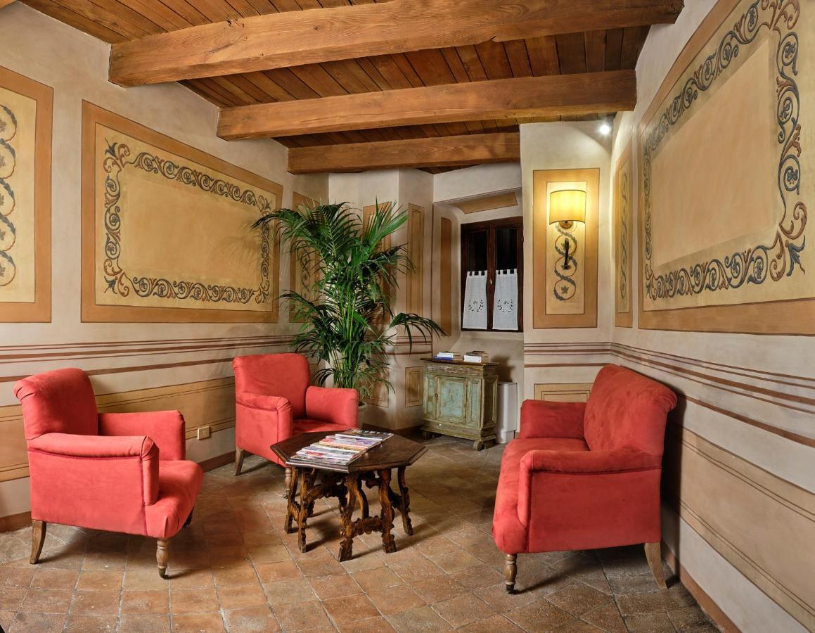 Готель Palazzo Viviani Castello Di Монтегридольфо Екстер'єр фото
